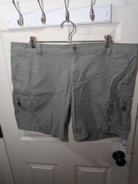 Size 20 Eddie Bauer Women's Green Cargo Shorts